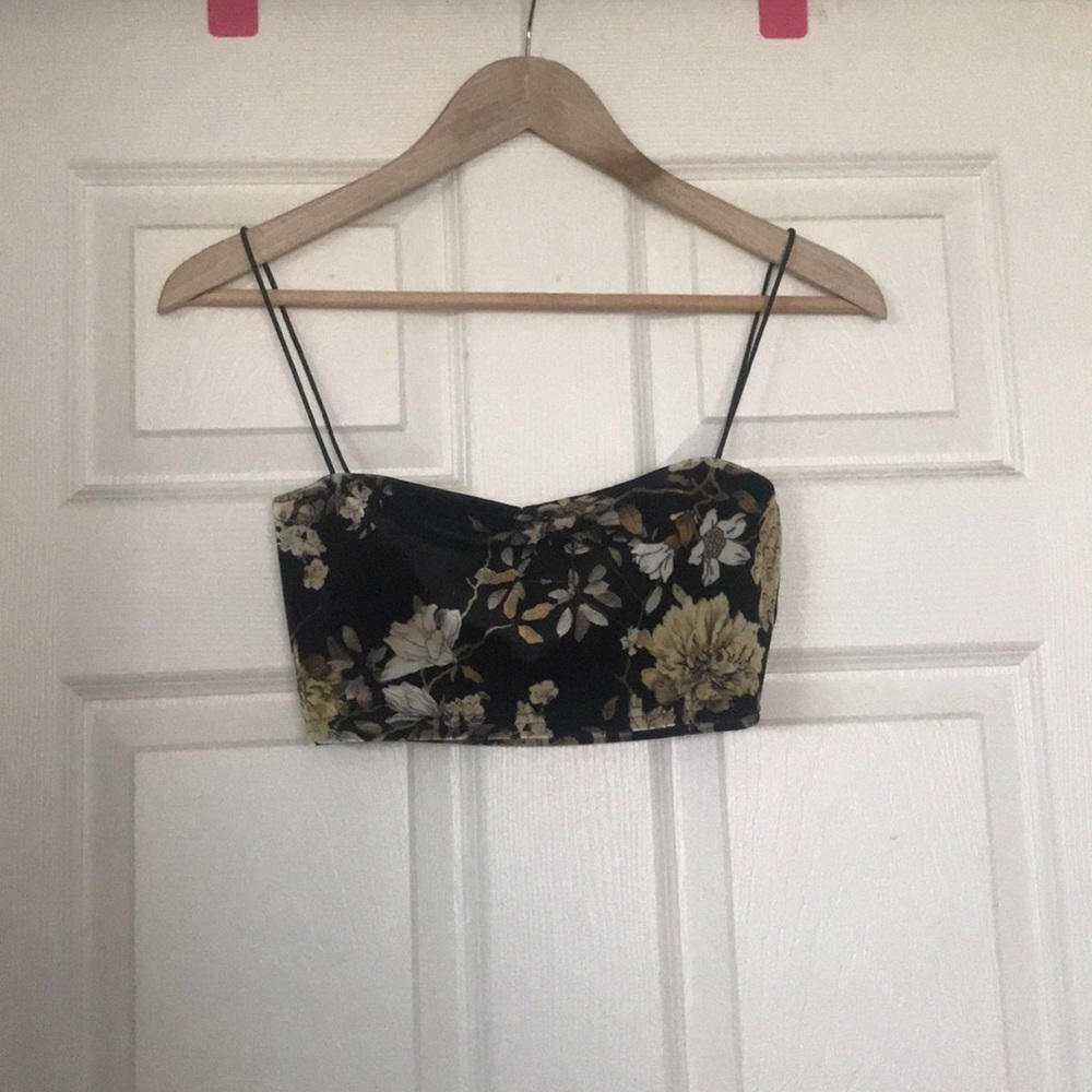 Kourtney KardashianxPrettyLittleThing Crop Top